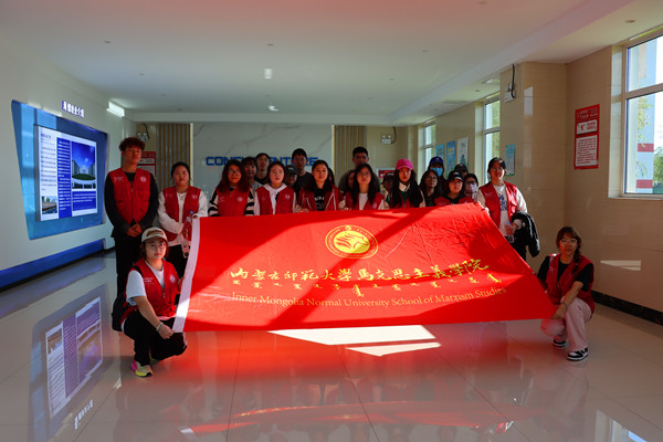 1727337086273681.jpg 室內(nèi)集體照600×400.jpg